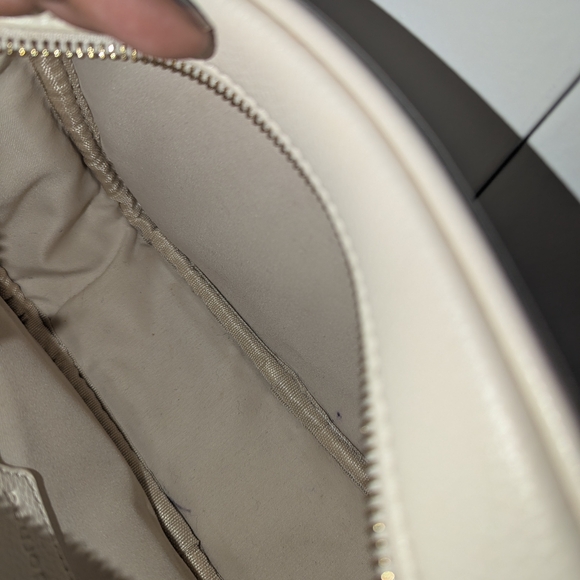 Chic Cream Crossbody Bag with Textured Strap - Picture 3 of 4